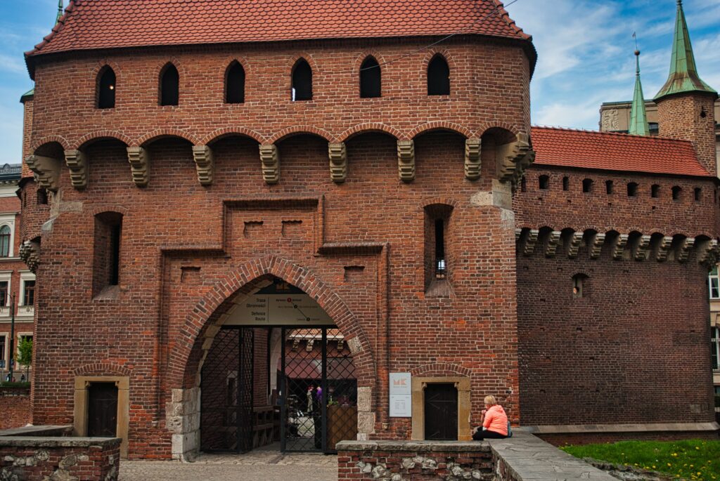 średniowieczny Barbakan przy krakowskich Plantach to pozostałość murów miejskich z czasów Gotyku.