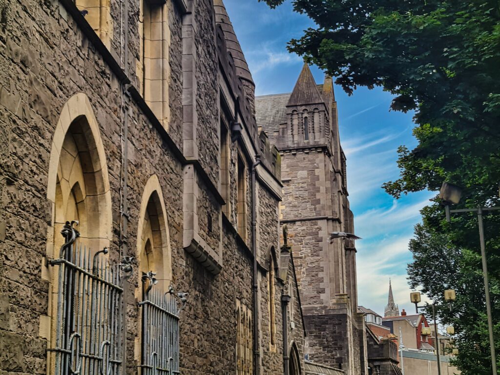 gotycka Katedra św. Patryka w Dublinie podczas urlopu w Irlandii