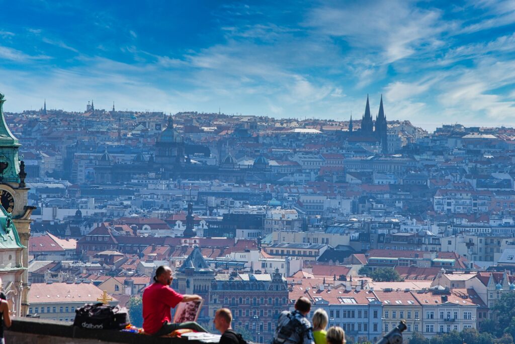 panorama Pragi ze Wzgórza Hradczańskiego podczas wycieczki do Czech