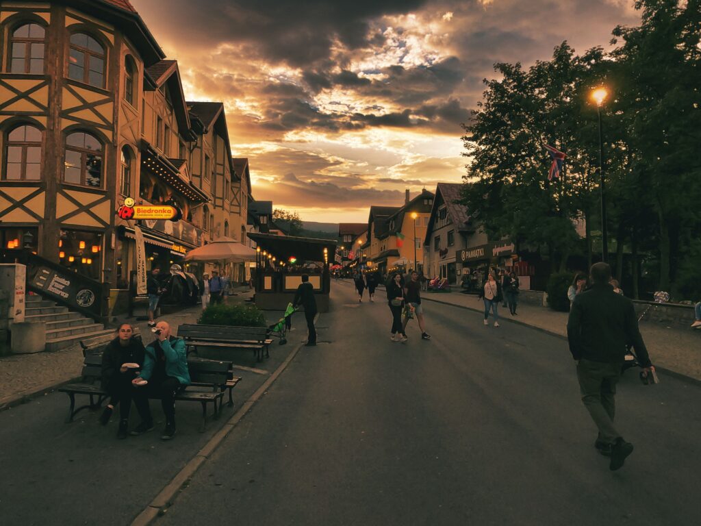 Główna promenada w Karpaczu - ulica 3 Maja