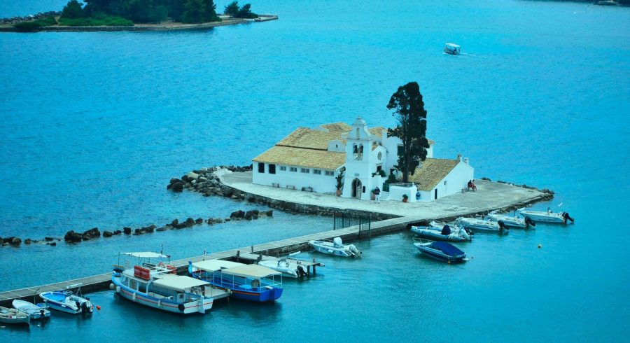 cerkiew greko-katolicka na niewielkiej wysepce na zatoce stolicy Korfu miasta Kerkira