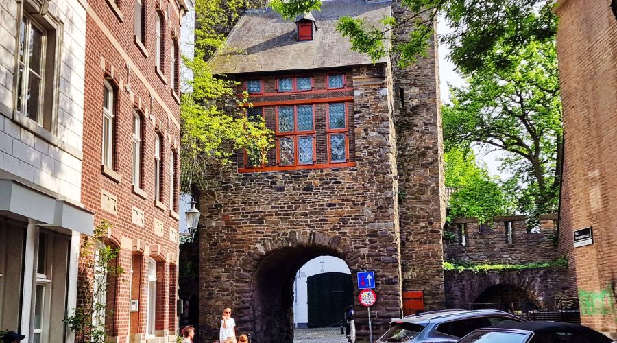 Brama Piekieł w Maasticht- pozostałości średniowiecznych murów obronnych tego najstarszego miasta Holandii