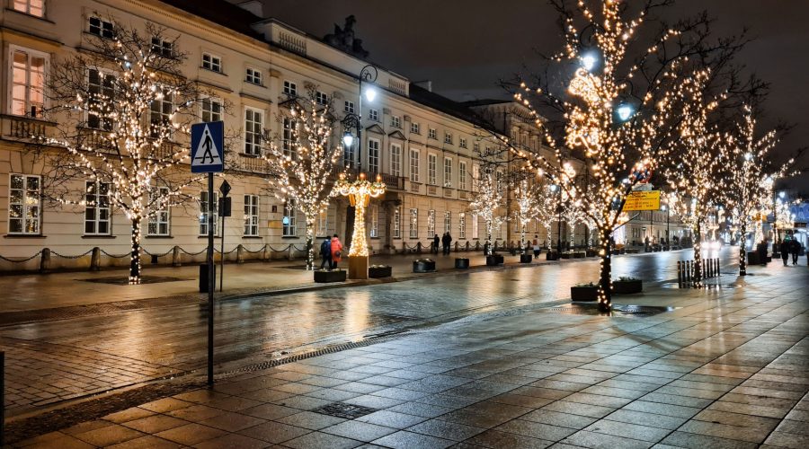 Krakowskie Przedmieście w Warszawie w okresie bożonarodzeniowym