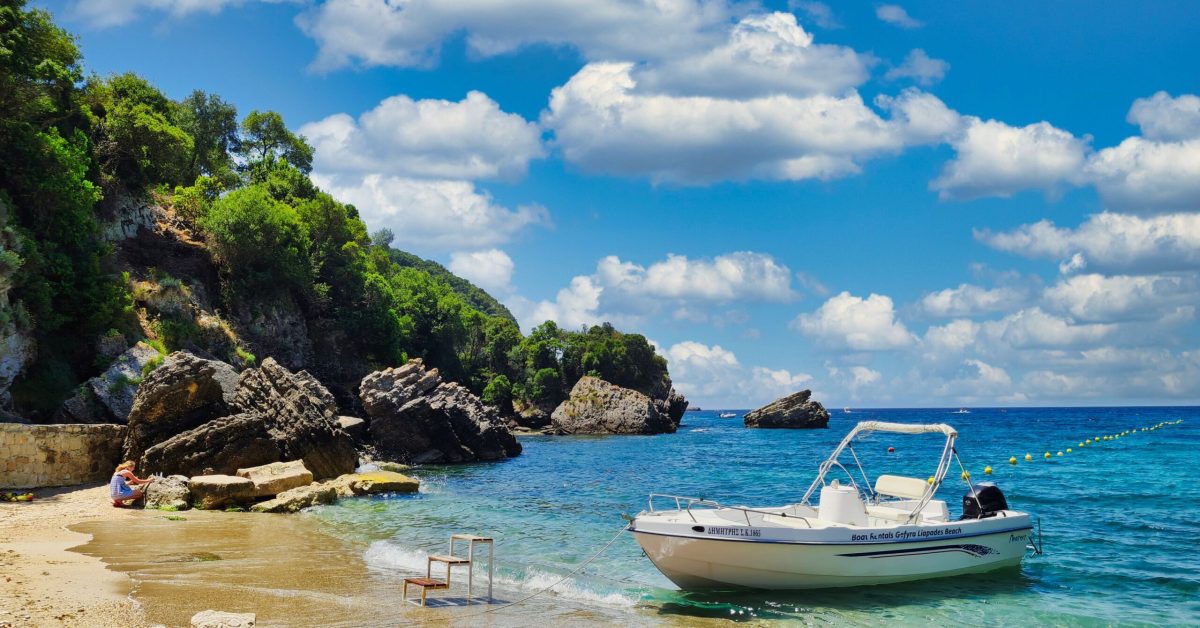 Liapades Bay - jedna z ładniejszych plaż na Korfu zlokalizowana na zachodnim wybrzeżu tej wyspy greckiej.
