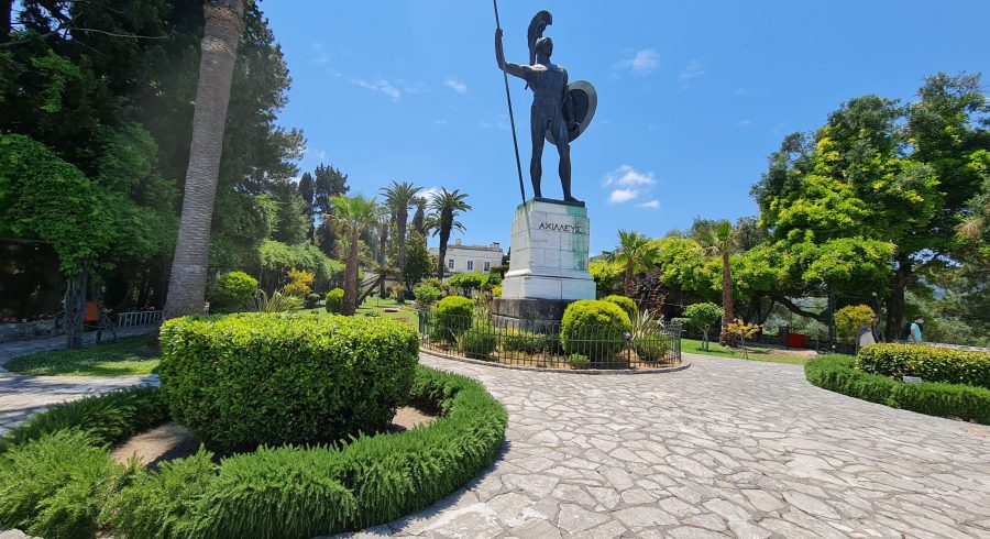 pomnik Achillesa w ogrodach pałacu Achillion na Korfu, pałacu cesarzowej Sissi