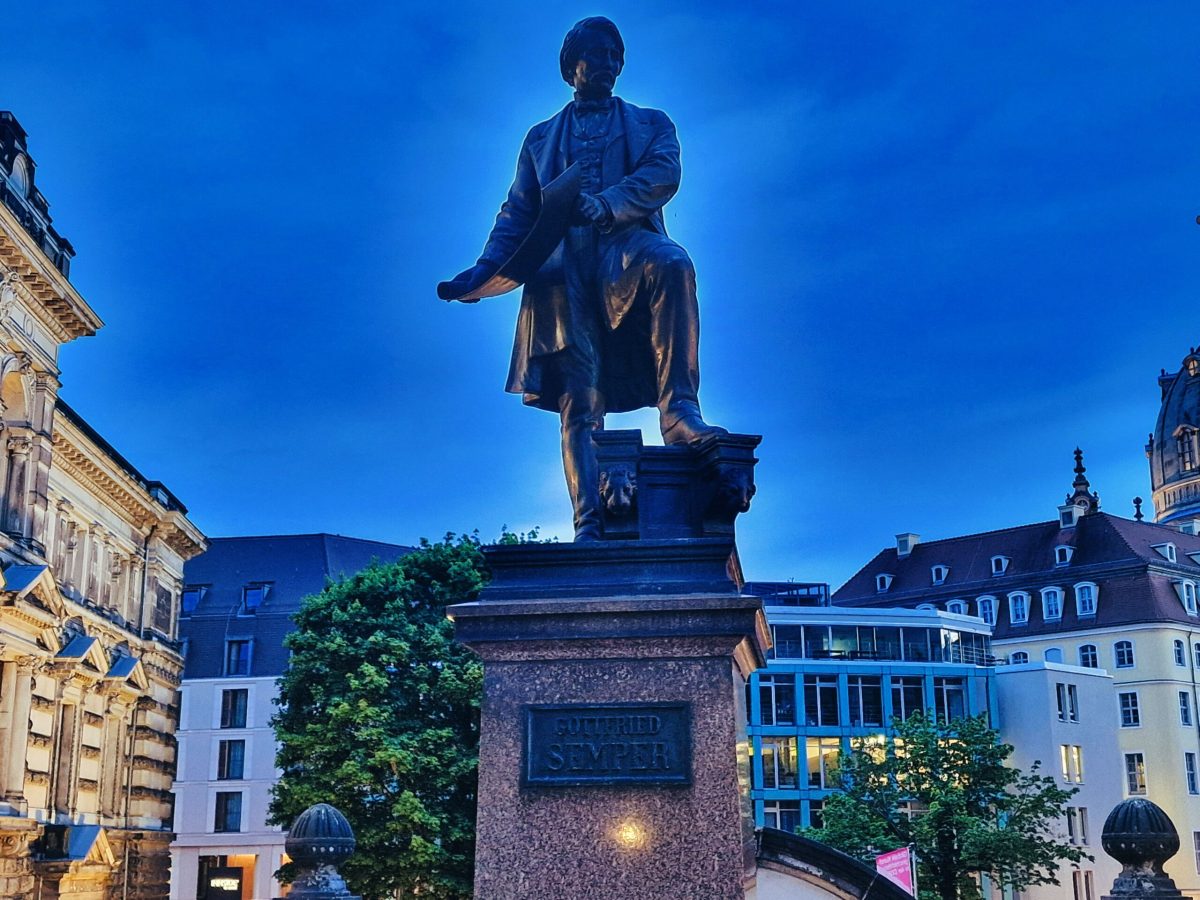 pomnik znanego architekta niemieckiego Gotfryda Sempera w Dreźnie