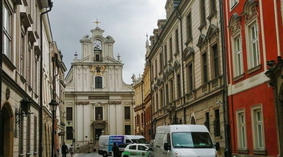 zabytkowa ulica św. Jana w Krakowie na Starym Mieście prowadząca do Rynku Głównego
