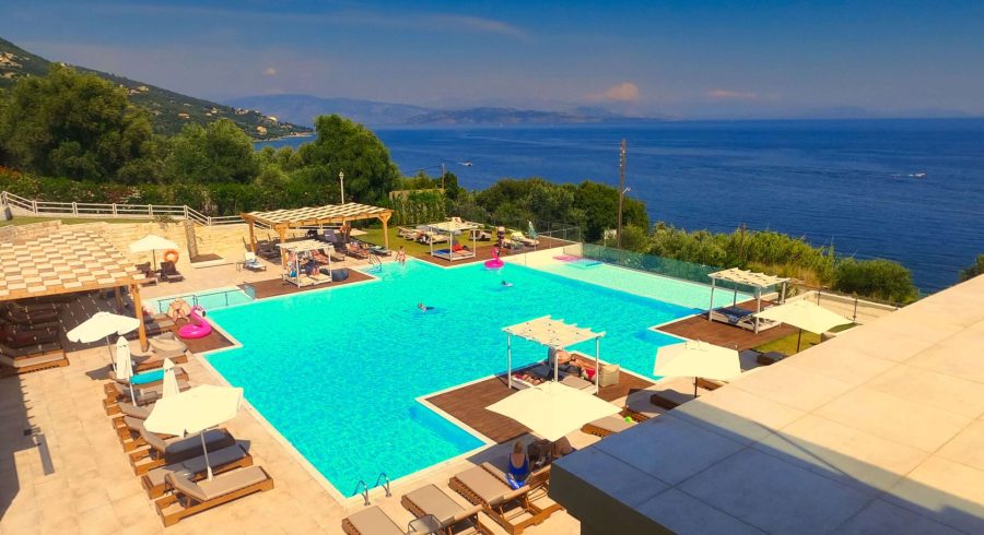 widok z hotelowego balkonu hotelu Golden Mare na Korfu podczas wczasów na Korfu w 2021 roku