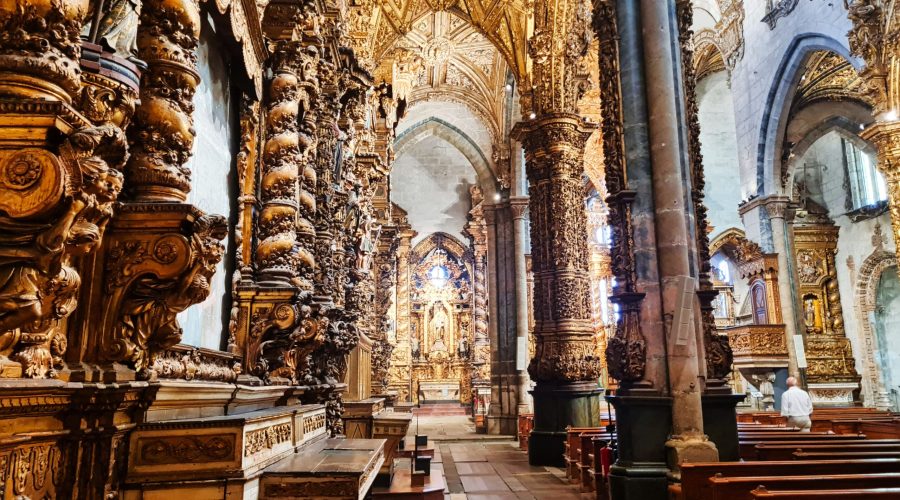 Zabytkowy kościół św. Franciszka w Porto, tzw. "złoty kościół"